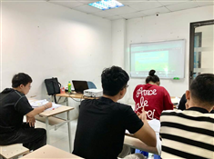 Học tiếng Đức A1 online có hiệu quả không? So sánh học tại trung tâm và học trực tuyến